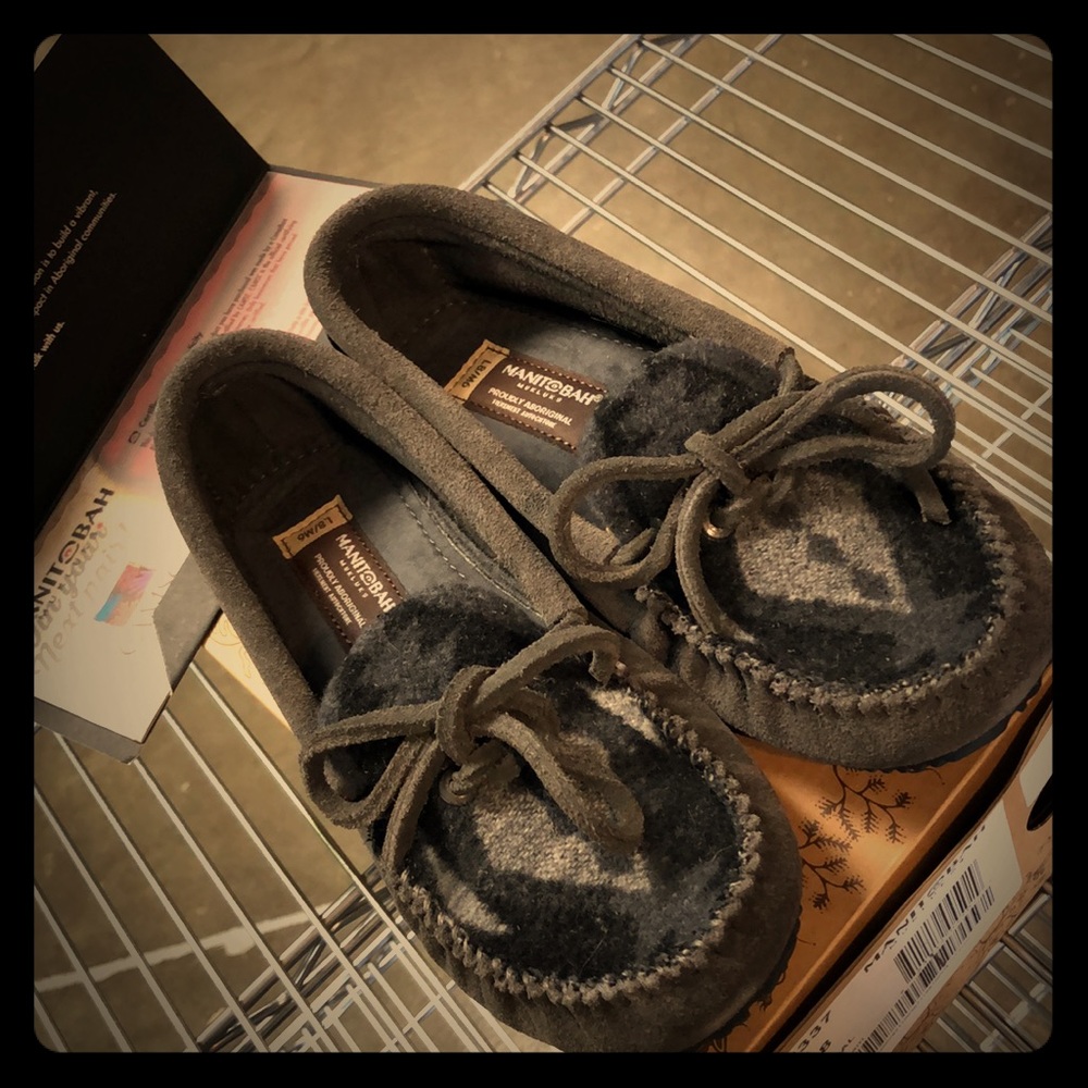 Manitobah Wool top Canoe moccasins in charcoal